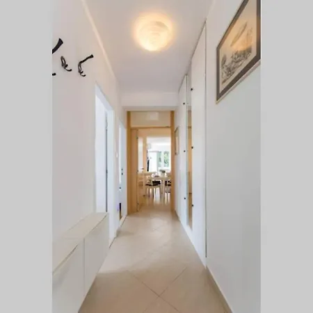 Apartamento Flora Three Bedroom Near *