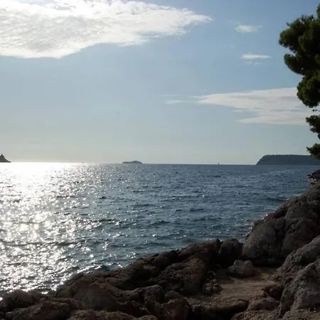 Flora Three Bedroom Near Apartamento