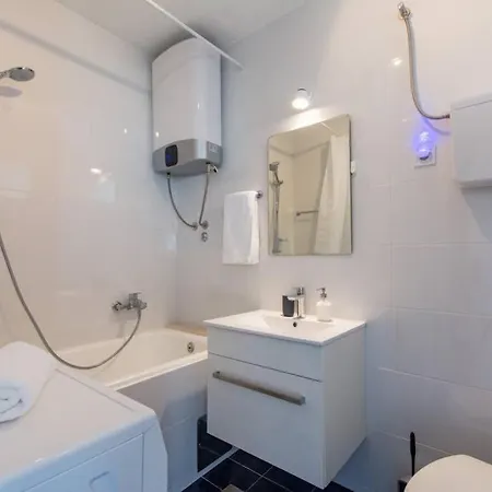 アパート Flora Three Bedroom Near