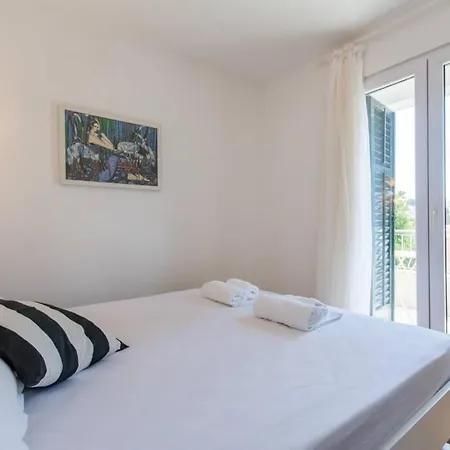 Flora Three Bedroom Near * ドゥブロブニク