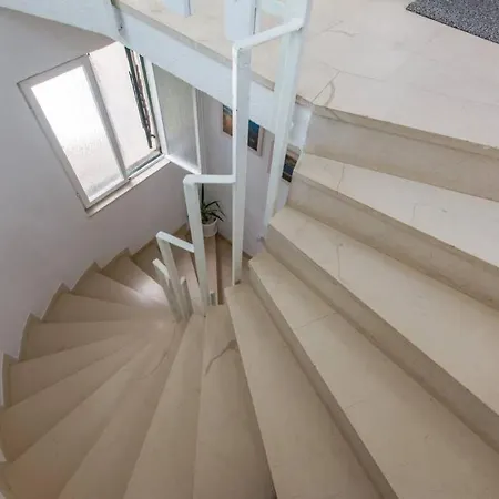 Flora Three Bedroom Near Apartmán *