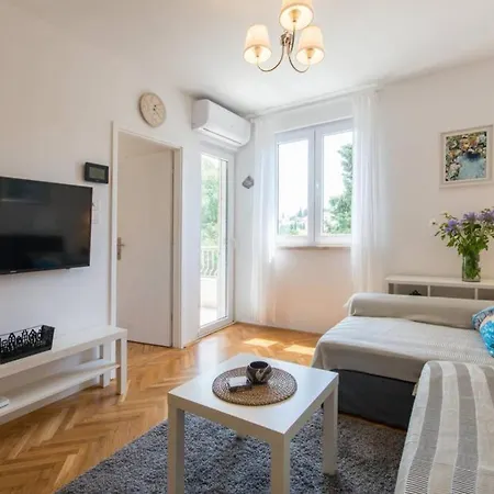 Flora Three Bedroom Near Appartamento