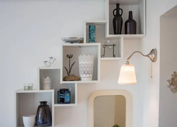 Flora Three Bedroom Near