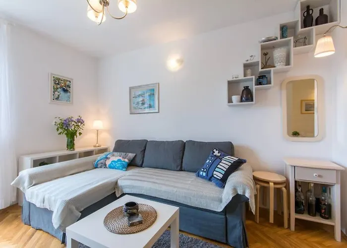 Appartement Flora Three Bedroom Near *
