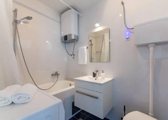 Appartement Flora Three Bedroom Near